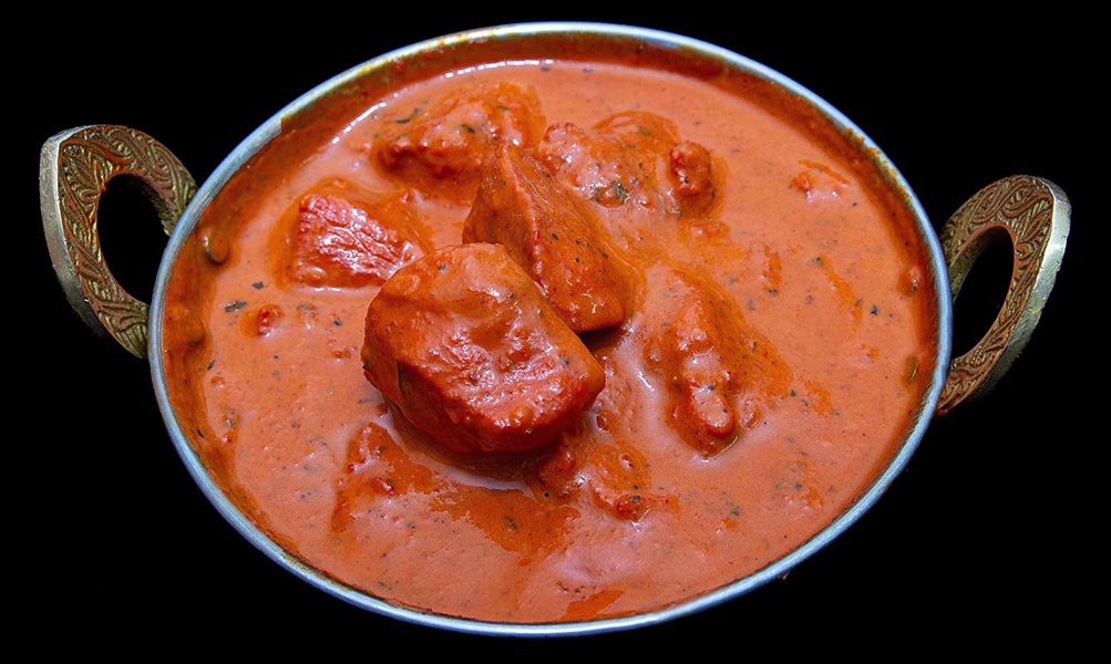 Grilled chicken tikka pieces simmered in creamy spiced masala sauce